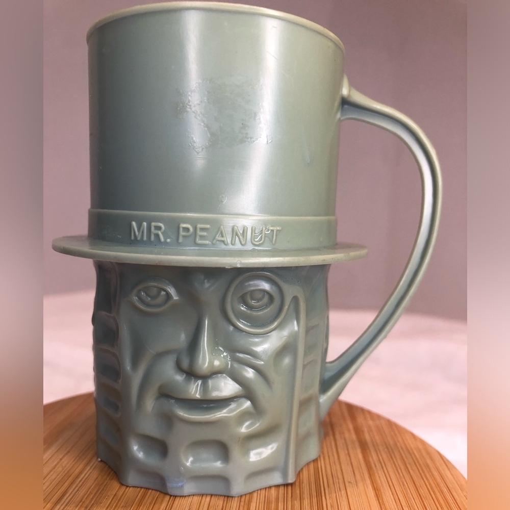 VINTAGE MR PEANUT BLUE PLASTIC MUG